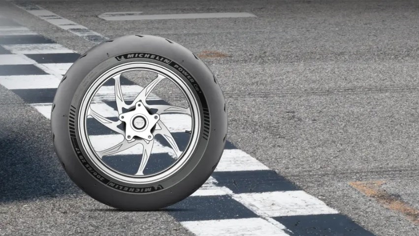 Neumáticos Michelin POWER CUP 2 en línea de meta